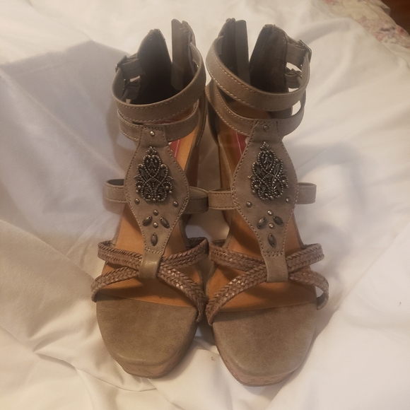 pop Platform Wedge Sandals Grey Distress NWOT - Picture 2 of 9